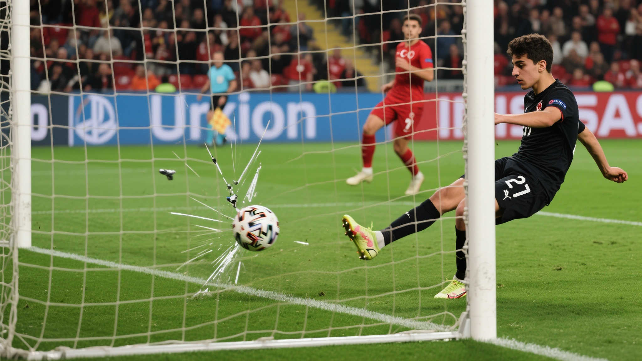 意外乌龙：伊尔迪兹射门折射入网，官方认定对手送礼